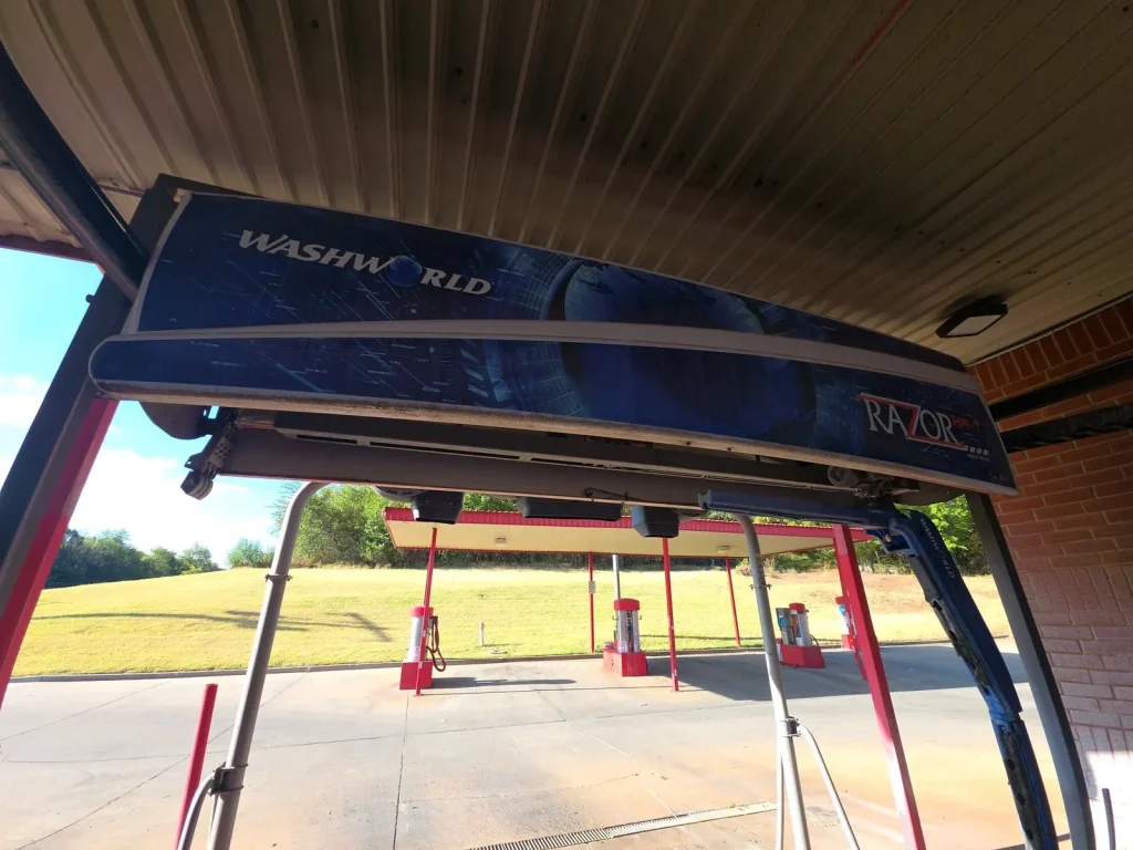 Touchless automatic car wash open 24 hours for Midwest City drivers